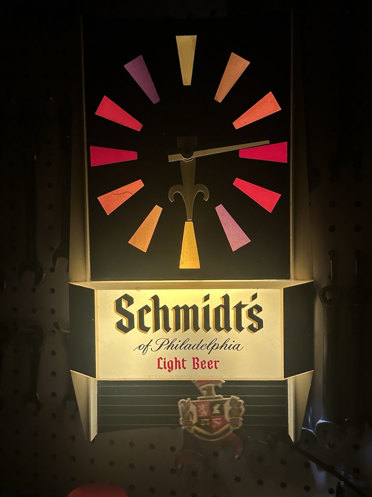 VTG Schmidt\'s Of Philadelphia Light Beer Pendulum Lighted Clock Works Great VTG Schmidt\'s Of Philadelphia Light Beer Pendulum Lighted Clock Works Great