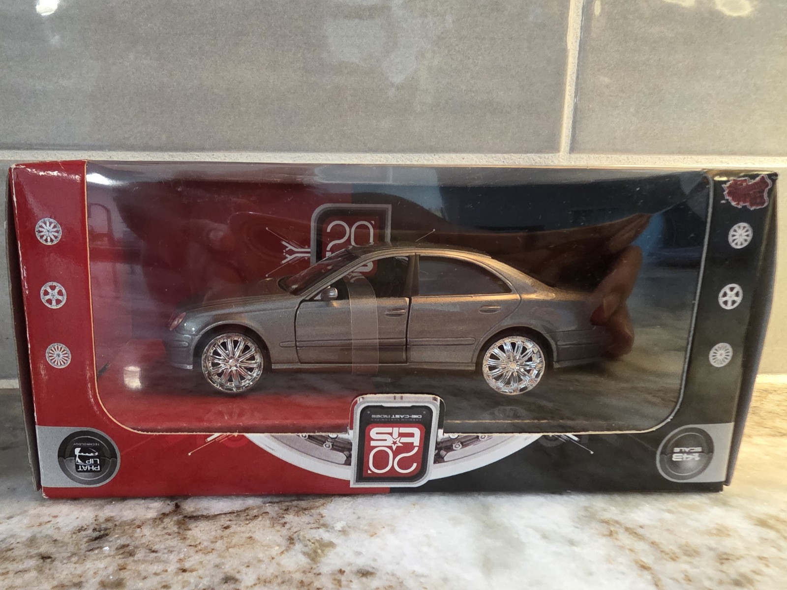 24CTS 1:18 Mercedes-Benz E-Class Diecast Model Car Boxed Item No. 06005 24CTS 1:18 Mercedes-Benz E-Class Diecast Model Car Boxed Item No. 06005