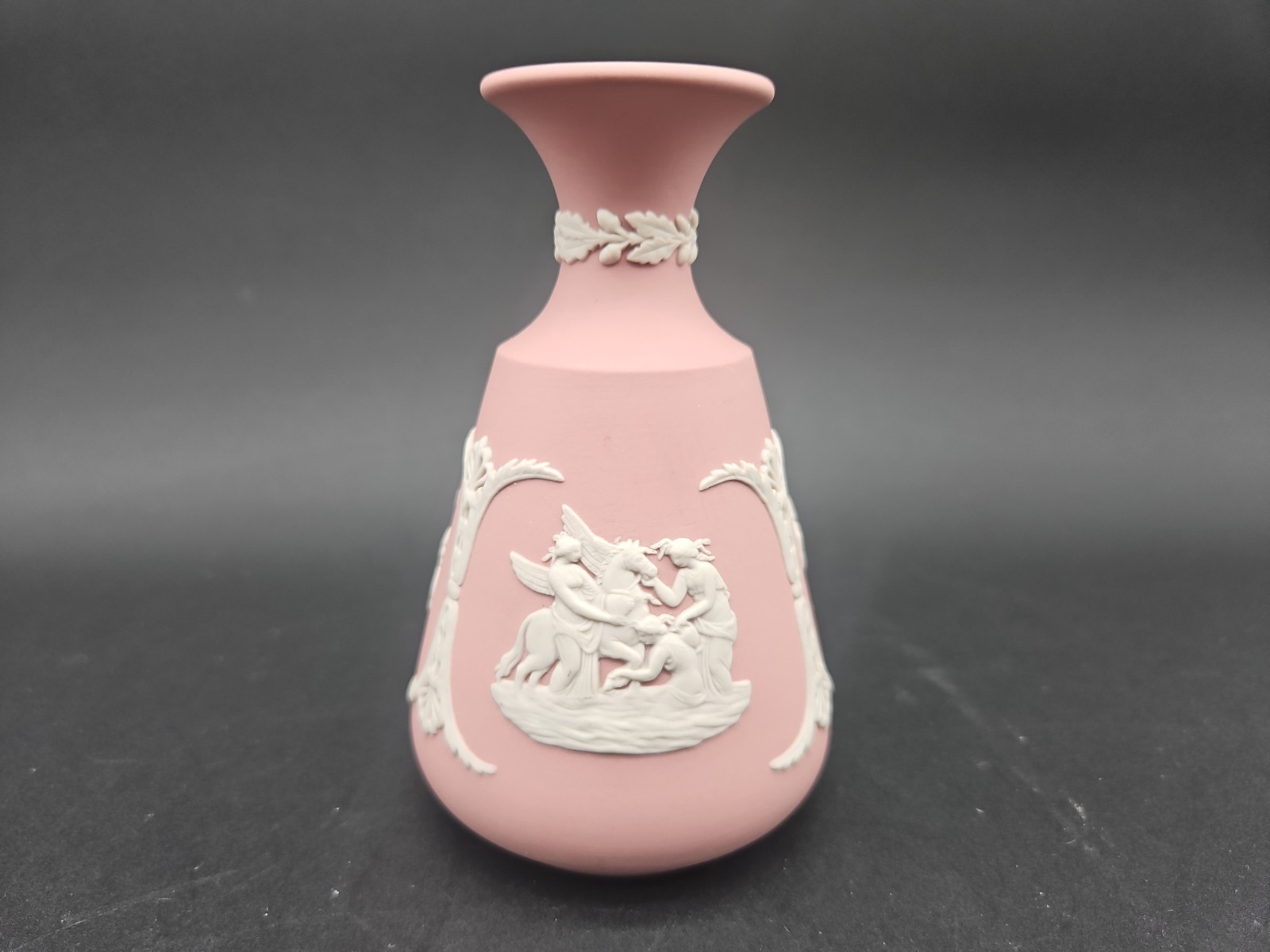 Wedgwood Lovely Rare Vintage Pink Jasperware Neoclassical Greek Cameo Bud Vase Wedgwood Lovely Rare Vintage Pink Jasperware Neoclassical Greek Cameo Bud Vase