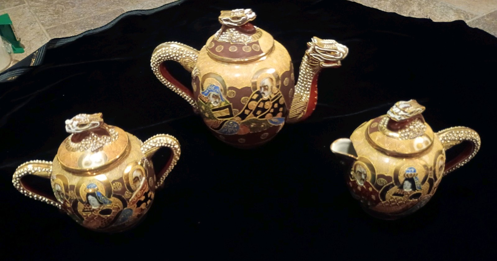 24-piece Vintage Handpainted Motiage Chinese Teapot C/S 6 Cups/Saucers/Dessert. 24-piece Vintage Handpainted Motiage Chinese Teapot C/S 6 Cups/Saucers/Dessert.