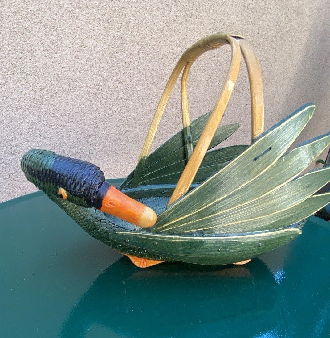 Vintage 10” Zhejiang Chinese Swan Duck Goose Basket Green Bird Original Tag Vintage 10” Zhejiang Chinese Swan Duck Goose Basket Green Bird Original Tag