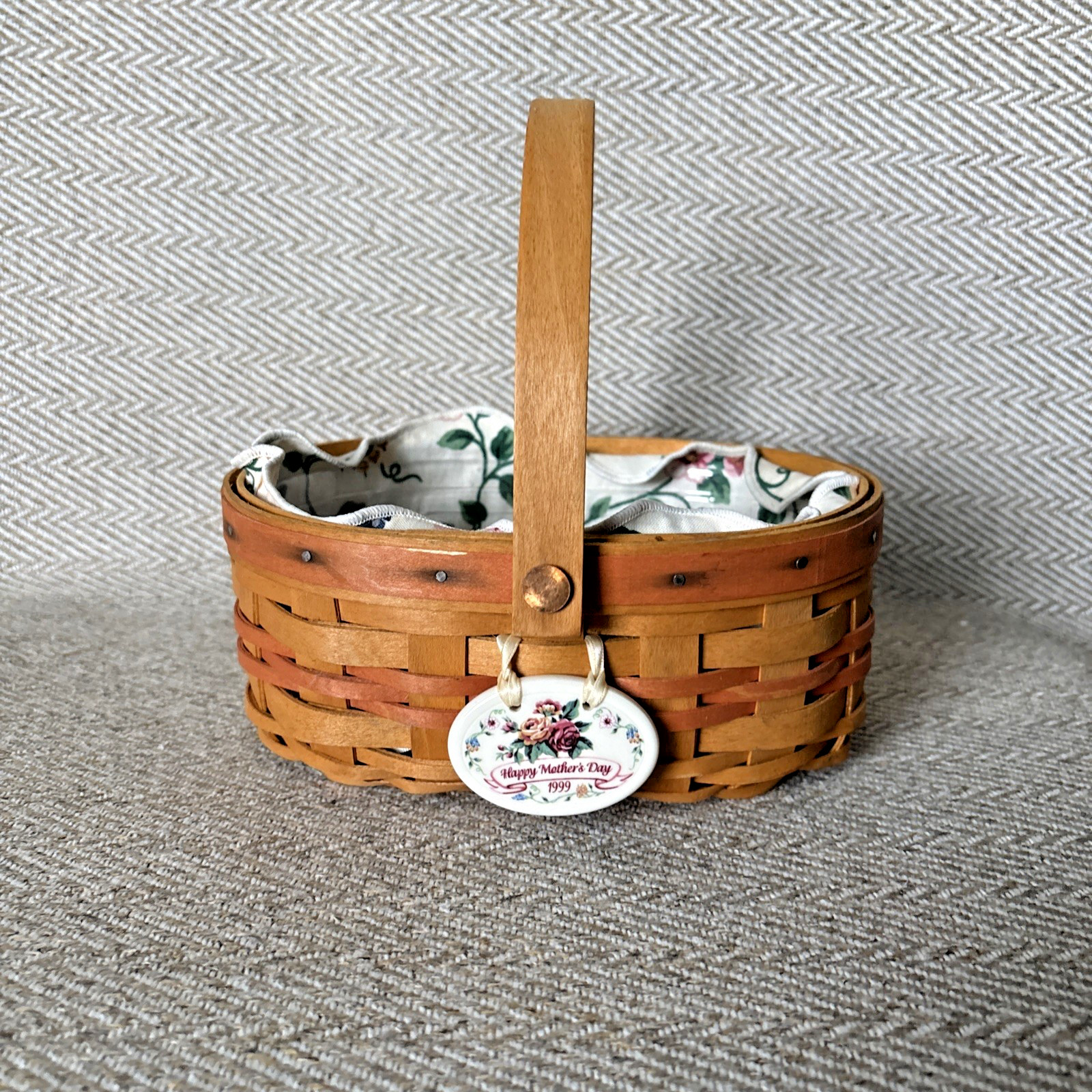 Longaberger 1999 Mother’s Day Basket, Liner, Protector, And Tie On Longaberger 1999 Mother’s Day Basket, Liner, Protector, And Tie On