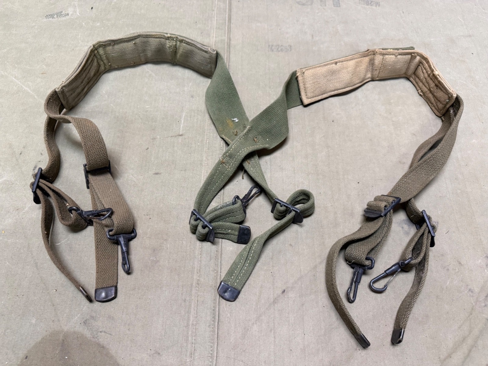 ORIGINAL WWII US ARMY M1943 COMBAT FIELD EQUIPMENT SUSPENDERS-TRANSITIONAL