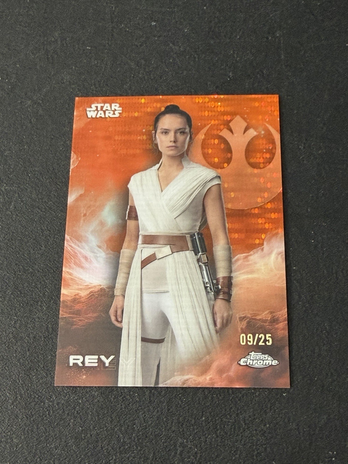 2025 Topps Chrome Star Wars Rey #155 Orange Pulsar Delight Refractor 9/25