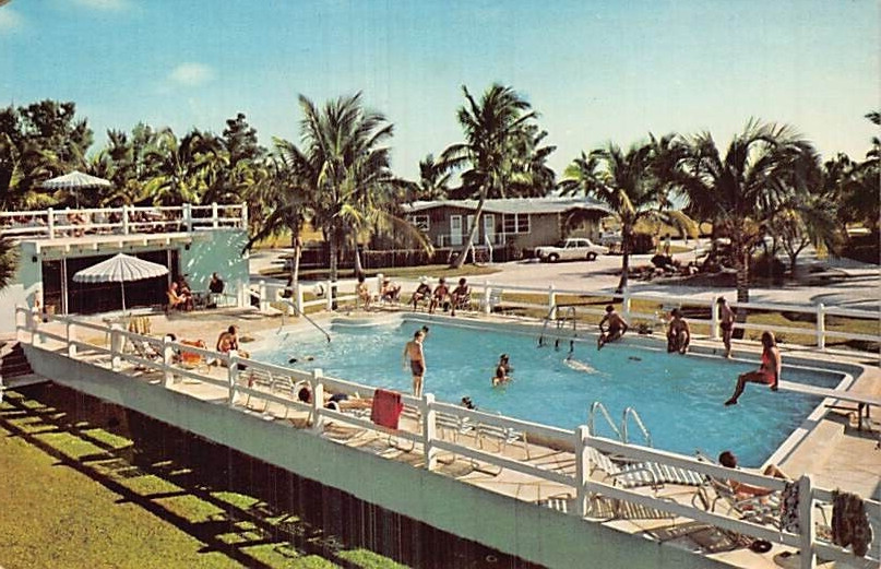 Postcard FL: The Colony, Pool View, Sanibel Island, Florida, Posted 1973 Postcard FL: The Colony, Pool View, Sanibel Island, Florida, Posted 1973