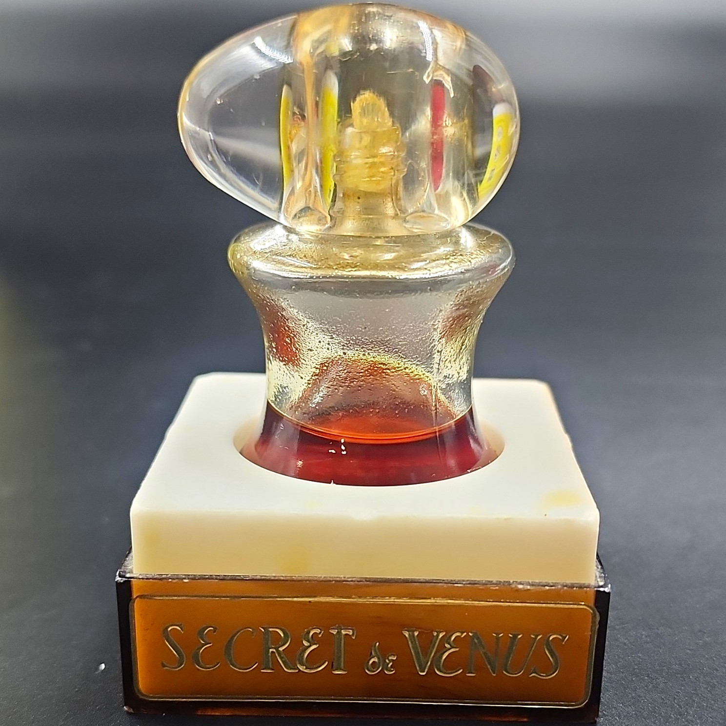 Secret de Venus Bath and Body Perfume Oil Miniature Bottle Huile Pour le Bain Secret de Venus Bath and Body Perfume Oil Miniature Bottle Huile Pour le Bain