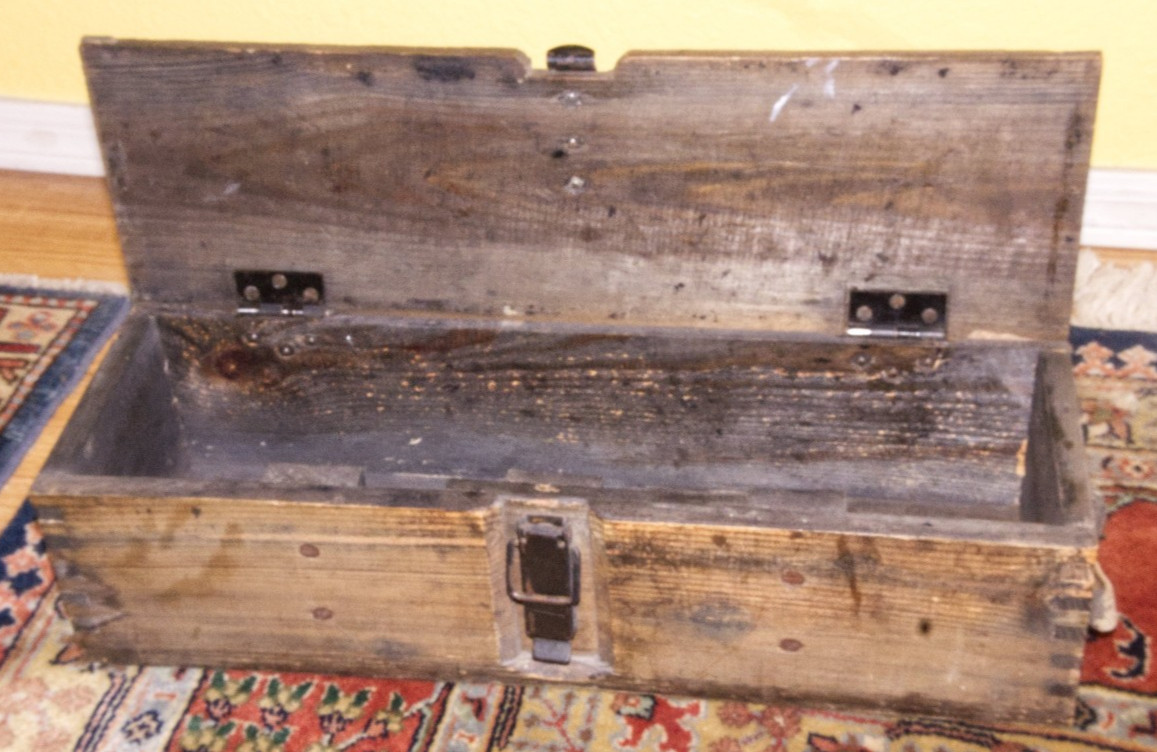 1943 Wehrmacht Feldhaubitze le.F.H.18' Wooden Transport Box 1943 Wehrmacht Feldhaubitze le.F.H.18' Wooden Transport Box
