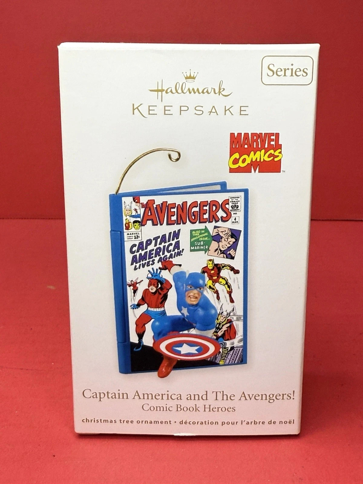 2011 Hallmark 3-D CAPTAIN AMERICA & THE AVENGERS Comic Book Ornament-824-339 2011 Hallmark 3-D CAPTAIN AMERICA & THE AVENGERS Comic Book Ornament-824-339