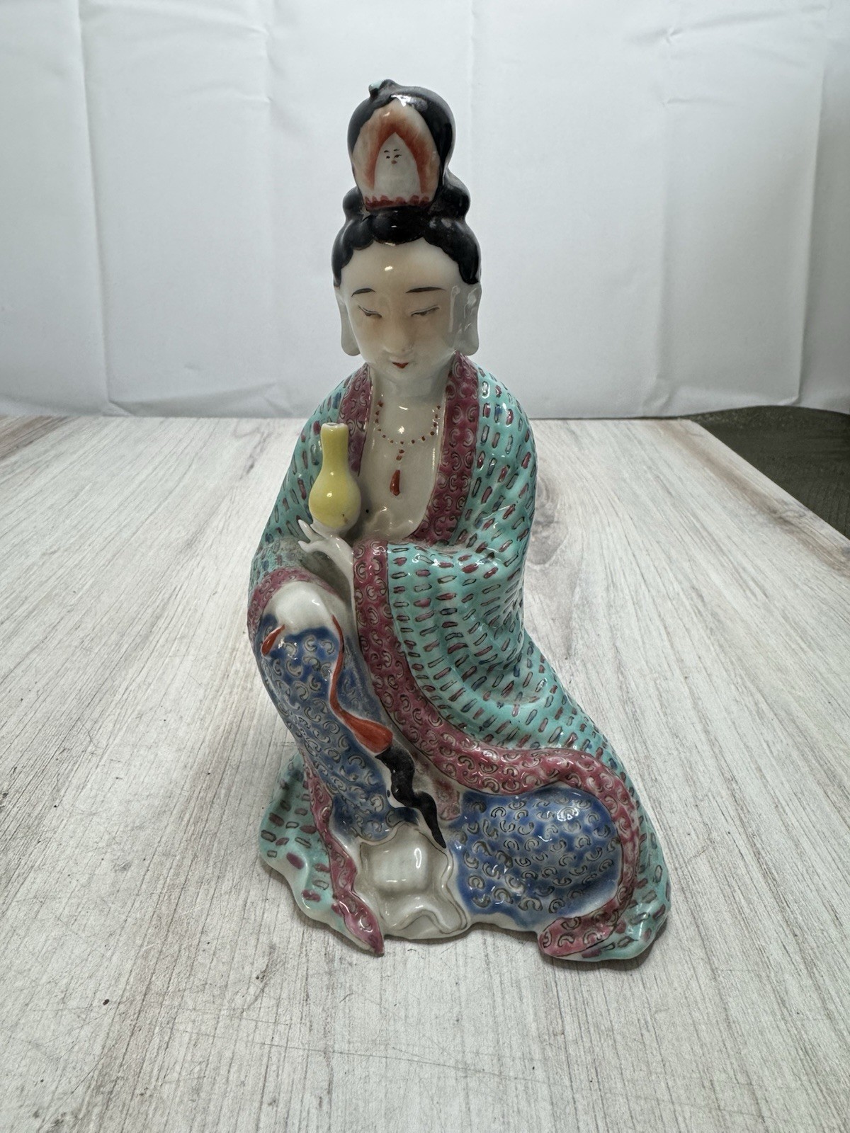 Guanyin Kuan Yin Figure Buddhist Goddess of Mercy and Compassion