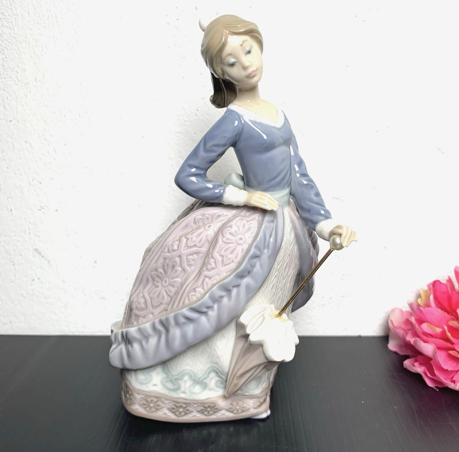 LLADRO - VTG Lady with Parasol Figurine - Porcelain - Hand Made in Spain LLADRO - VTG Lady with Parasol Figurine - Porcelain - Hand Made in Spain