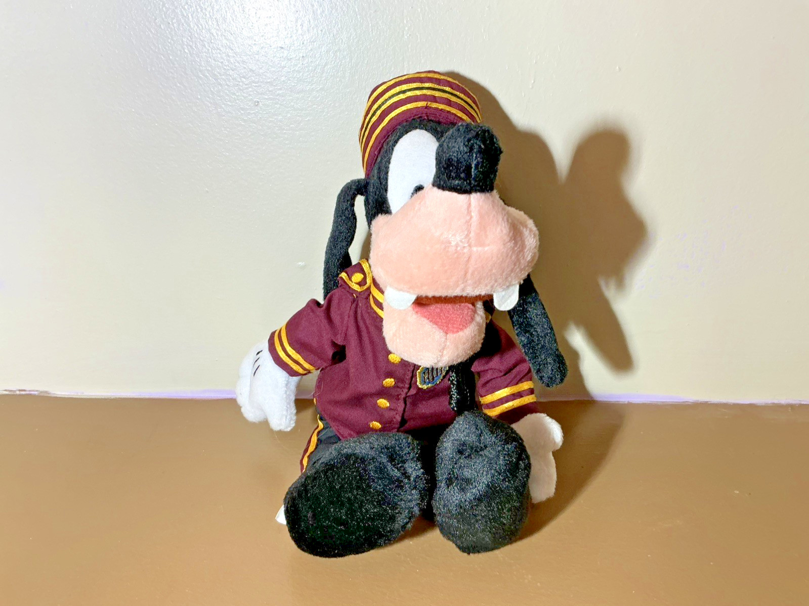 VTG Disney Parks Tower of Terror Goofy Bellhop 9\
