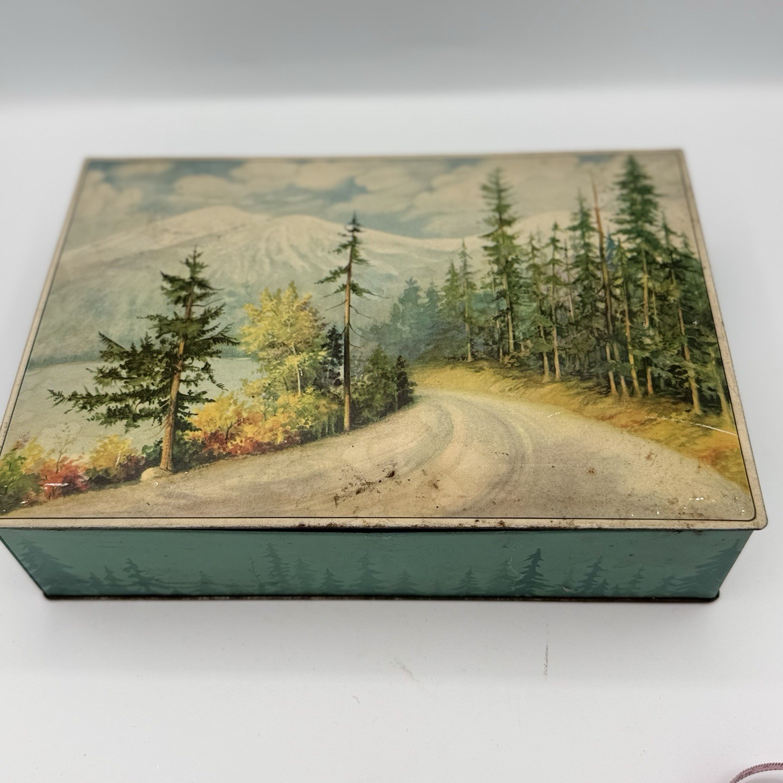 1940s Vintage National Biscuit Company Tin Nabisco