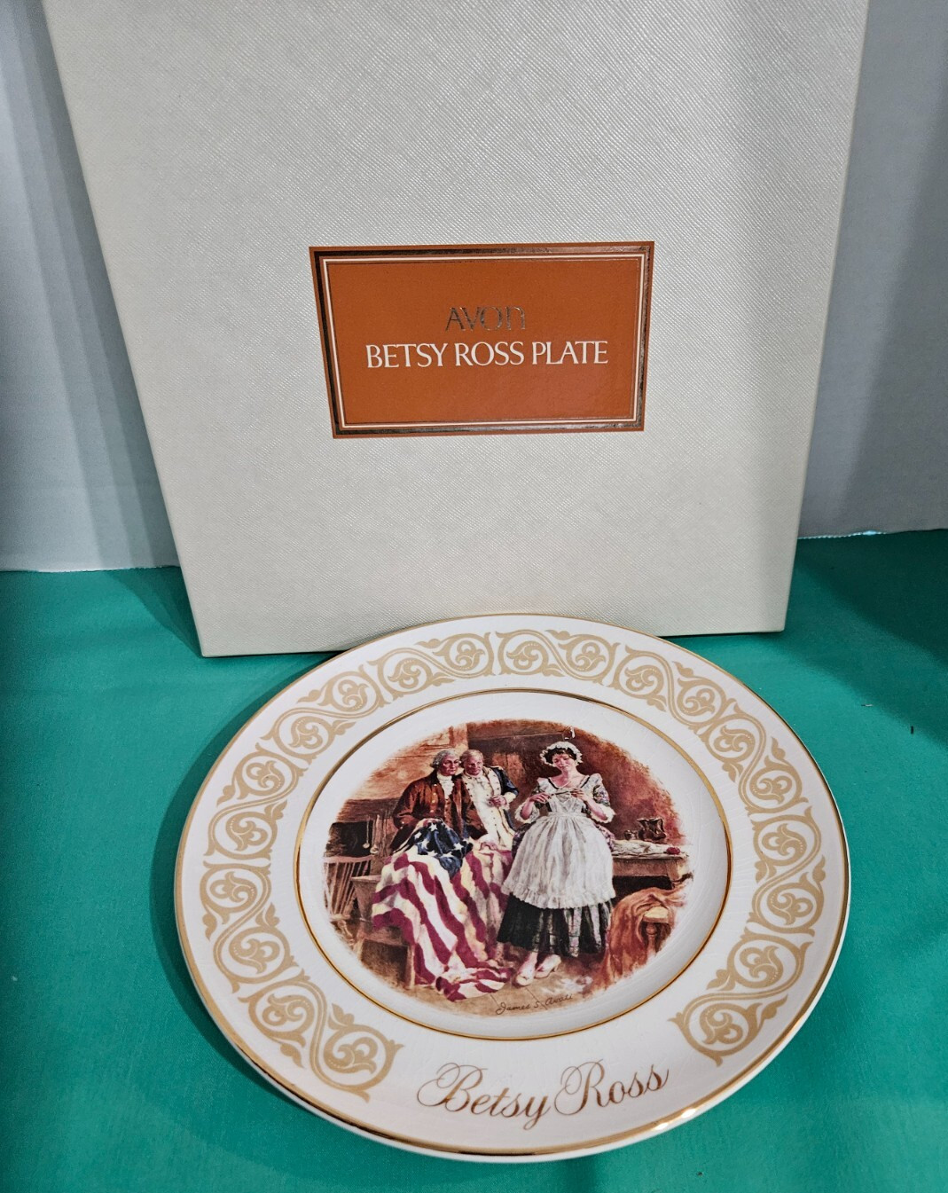 Avon Betsy Ross Plate 1973, includes Box, Cover Sleeve, & Card/ MINT CONDITON Avon Betsy Ross Plate 1973, includes Box, Cover Sleeve, & Card/ MINT CONDITON