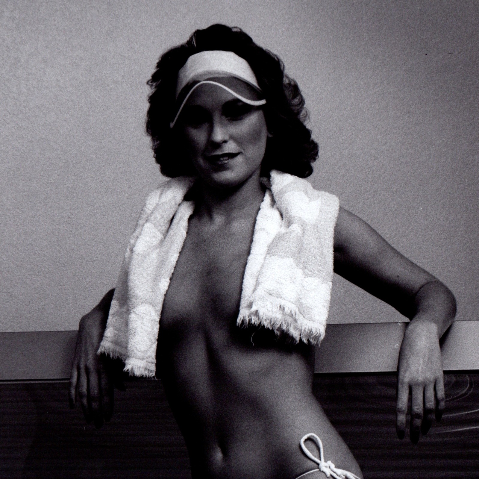 c1980s Woman Solana Tanning Bed Bikini Visor Towel Glamour Model 8x10 Photo Vtg c1980s Woman Solana Tanning Bed Bikini Visor Towel Glamour Model 8x10 Photo Vtg