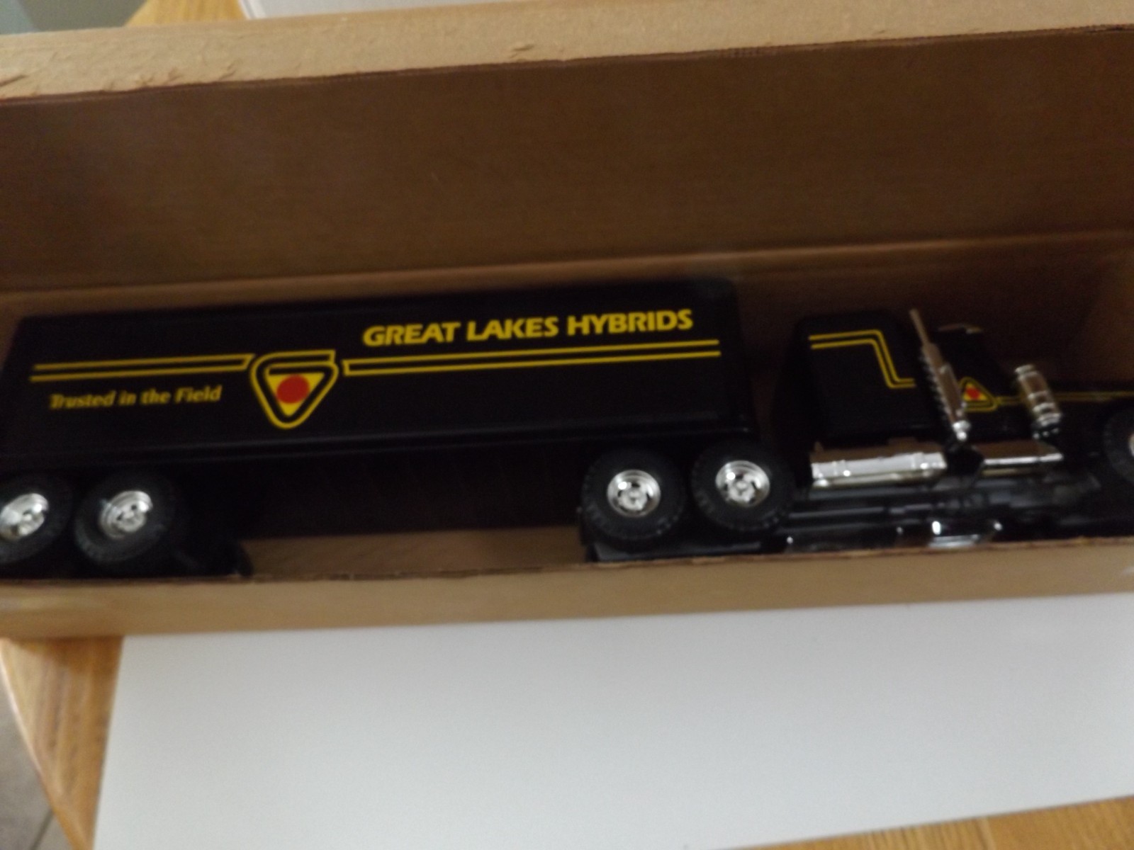 RARE ERTL Semi Tractor Trailer #3193 ONLY 1250 MADE Great Lakes Hybrids 22.5 RARE ERTL Semi Tractor Trailer #3193 ONLY 1250 MADE Great Lakes Hybrids 22.5