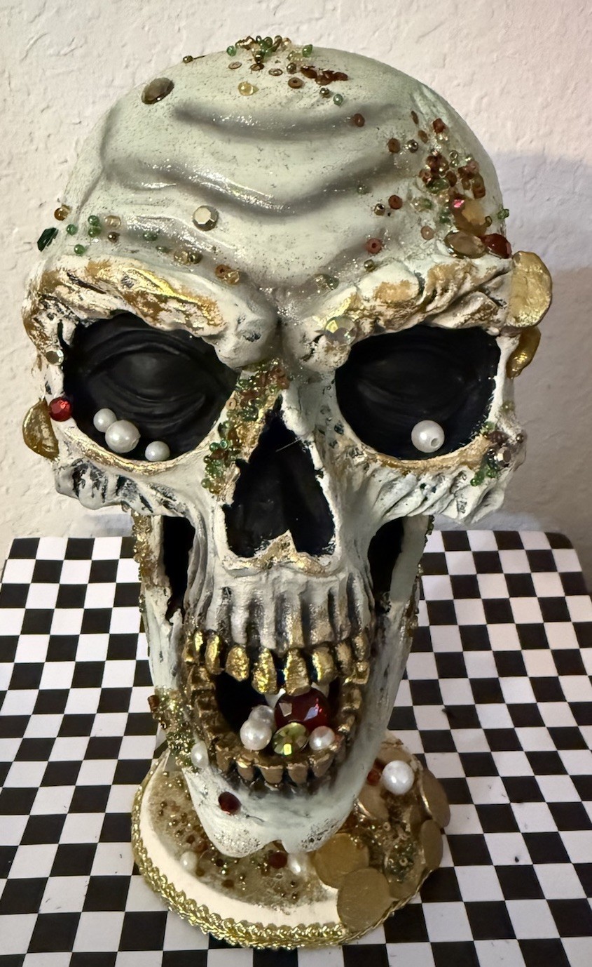 NWT Katherine’s Collection Halloween Treacherous Treasure Tall Skull Tabletop