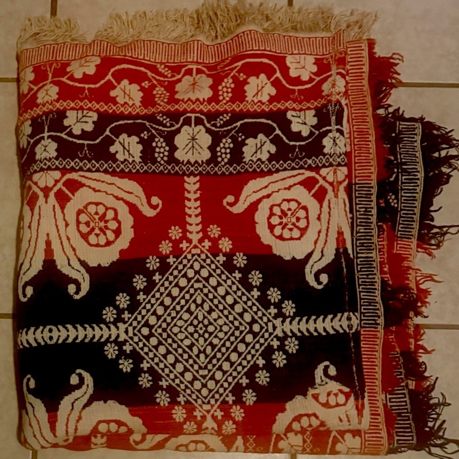 VINTAGE KING SIZED THROW BLANKET RED WHITE BLUE EXELENT CONDITION 