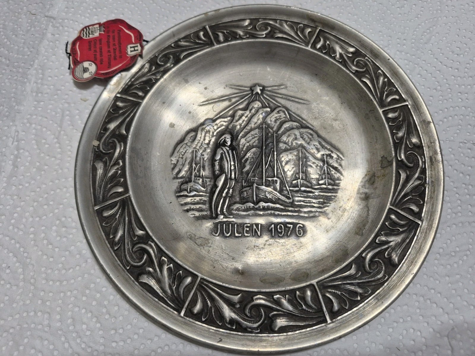 NUTRI HOLTIE JULEN 1976 WALL HANGING PEWTER PLATE