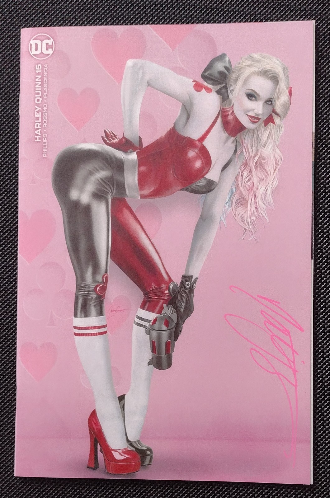 DC Harley Quinn #15 Natali Sanders Virgin Variant Signed W/COA NM/Mint DC Harley Quinn #15 Natali Sanders Virgin Variant Signed W/COA NM/Mint