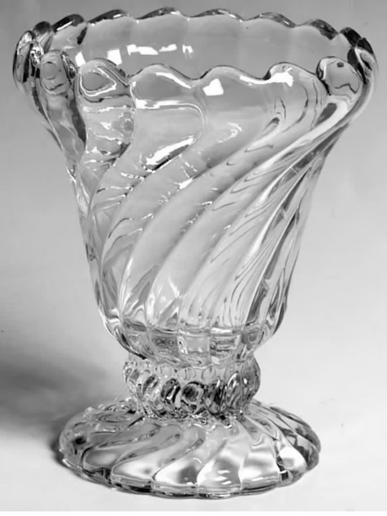 Vintage Fostoria Colony Clear Glass Cupped In Vase 7¼” Footed Scalloped Vintage Fostoria Colony Clear Glass Cupped In Vase 7¼” Footed Scalloped