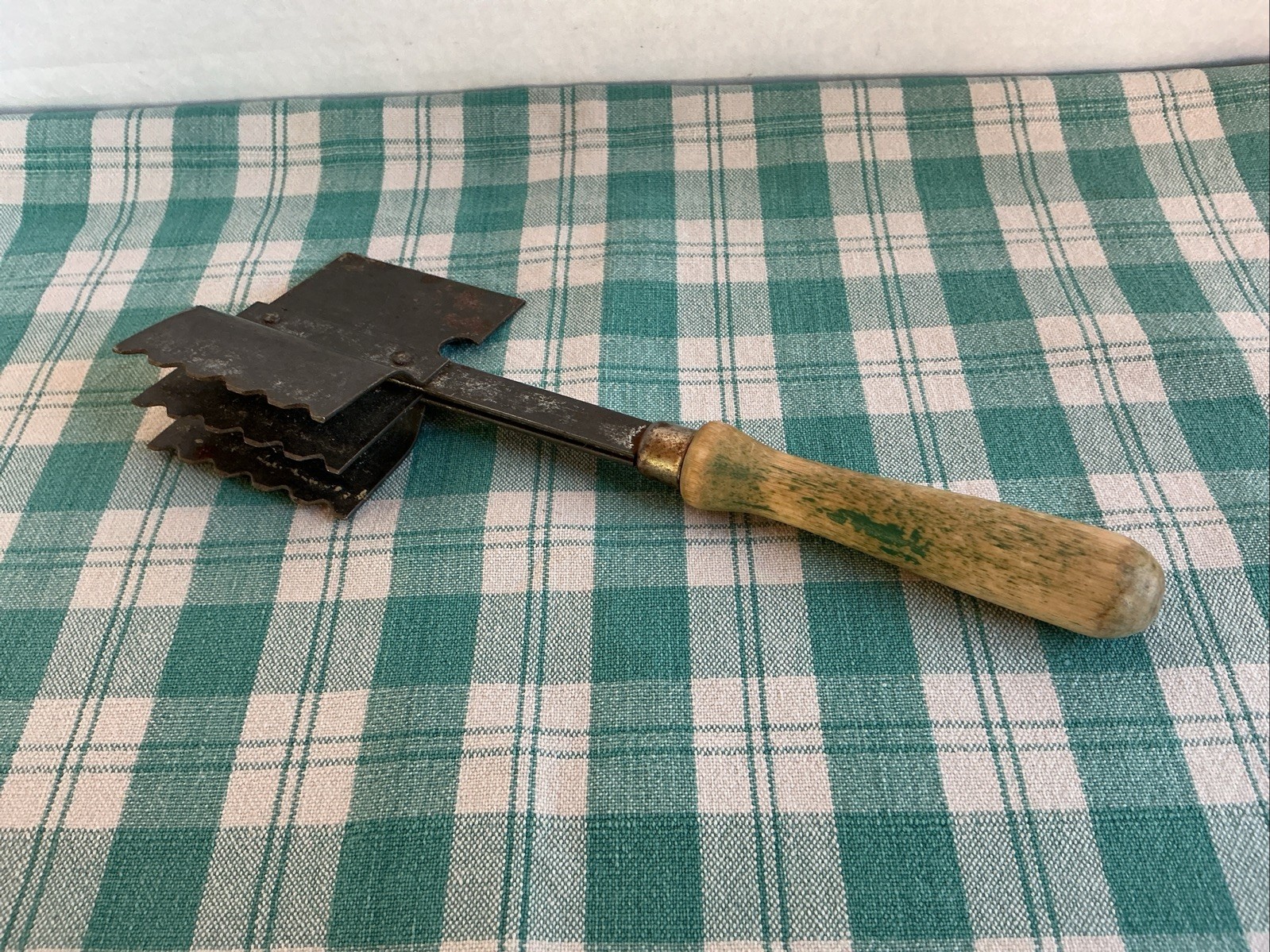 Antique Meat Tenderizer Chopper / Ice Mallet Wooden Handle vintage 1920\'s USA