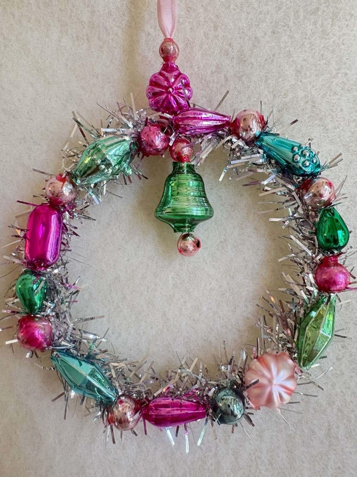 Lovely Vintage 4” Tinsel Christmas Wreath Ornament ~ Mercury Glass Beads (410)