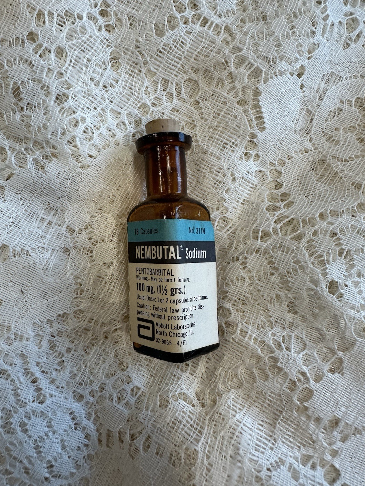 Vintage Abbott Labs Nembutal Sodium Amber Glass Pharmacy Bottle Cork Top EMPTY