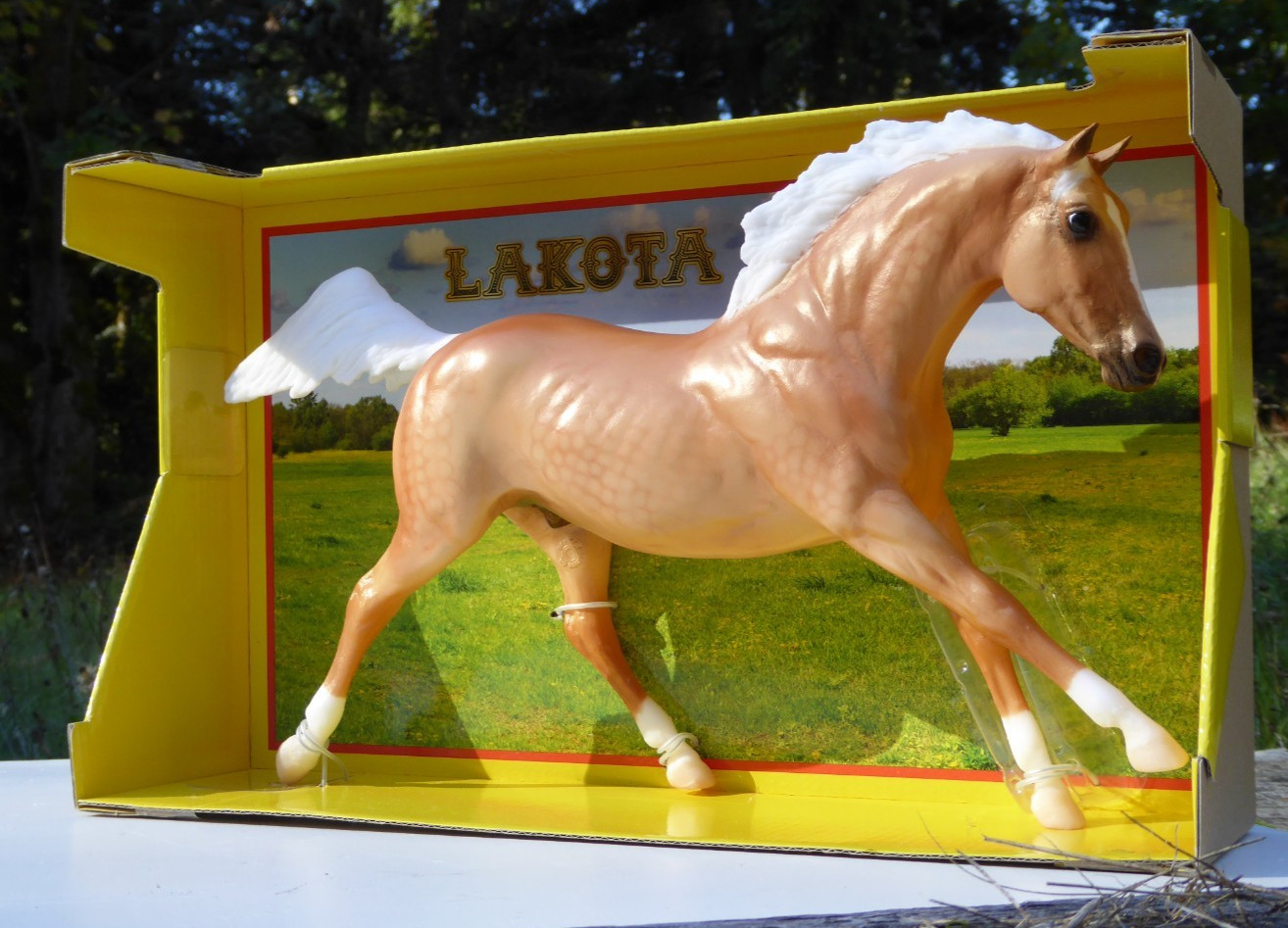 Breyer Traditional Palomino Lakota 301157 TSC Exclusive retired 2017 NIB