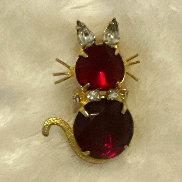 Vintage Gold Tone Cat Brooch Pin Red Rhinestones with Clear Rhinestone Ears