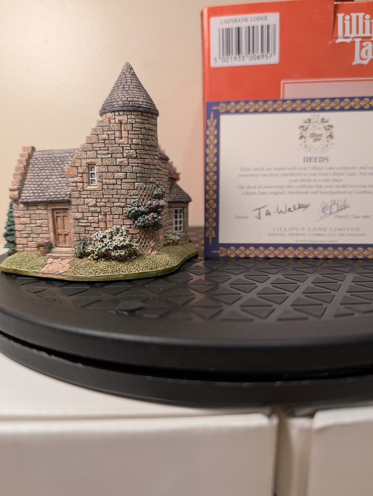 Lilliput Lane Ladybank Lodge From The Scottish Collection, 1994 Lilliput Lane Ladybank Lodge From The Scottish Collection, 1994