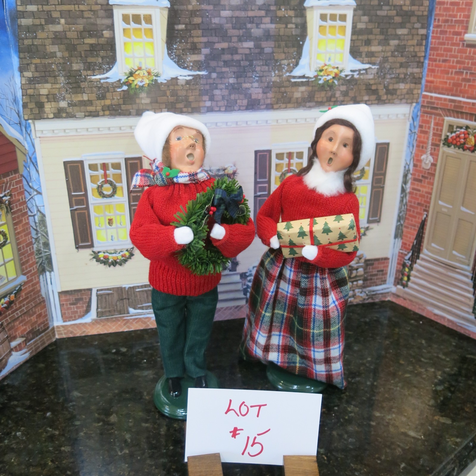 2 Byers Choice Carolers Matching Set $55.00  for both  (Lot 1 5) Both from 2009