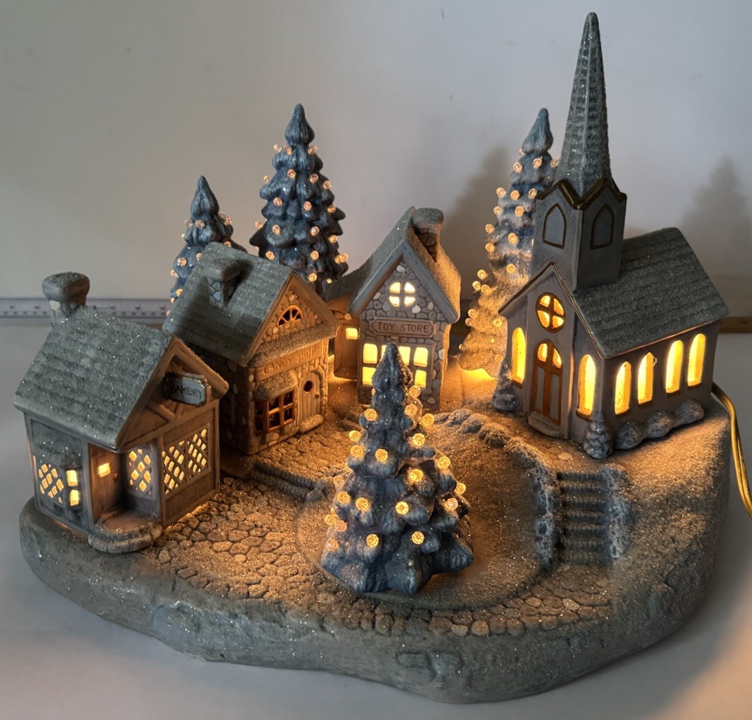 Vintage 1980s Scioto Ceramics Christmas Village Set Painted ~ Lights **READ** Vintage 1980s Scioto Ceramics Christmas Village Set Painted ~ Lights **READ**