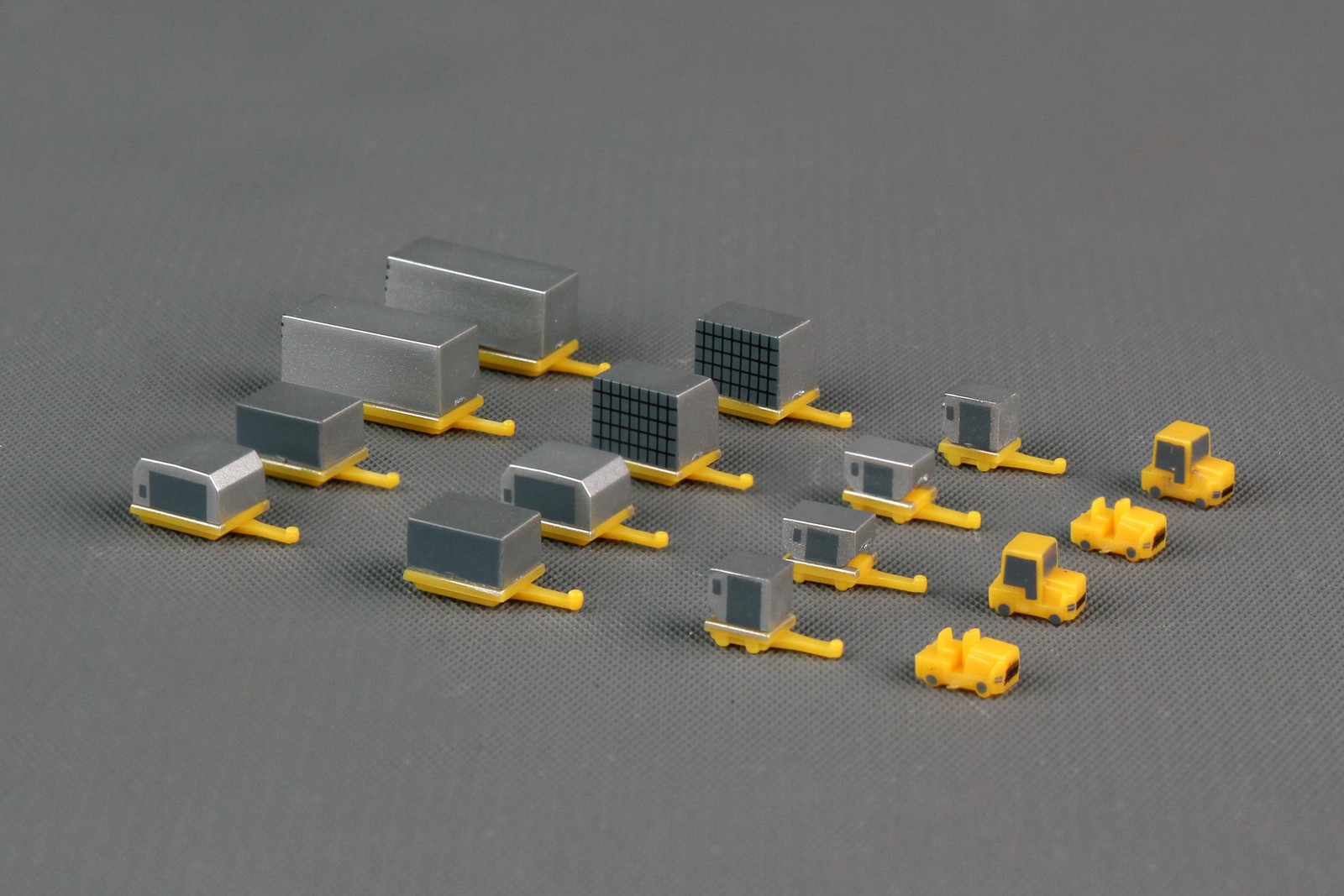 HERPA CONTAINER VEHICLES (16) 1/500 (**)