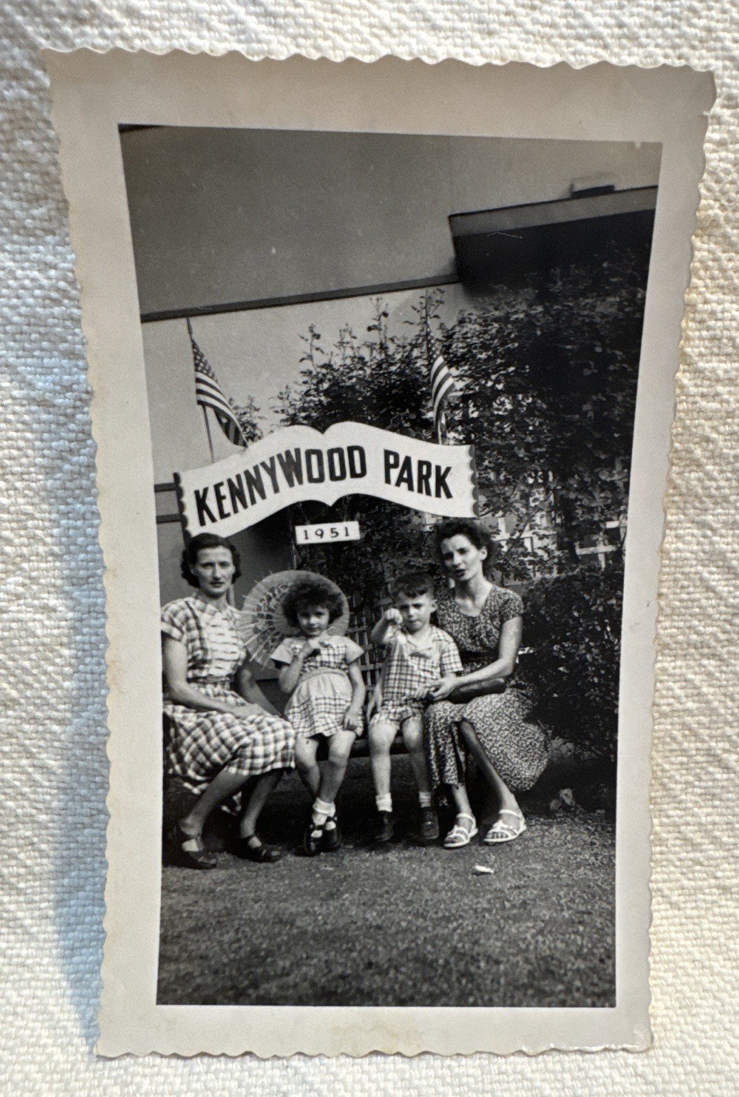 Vtg Photo 1951 Kennywood Park-Pretty Women & Kids Photo Op