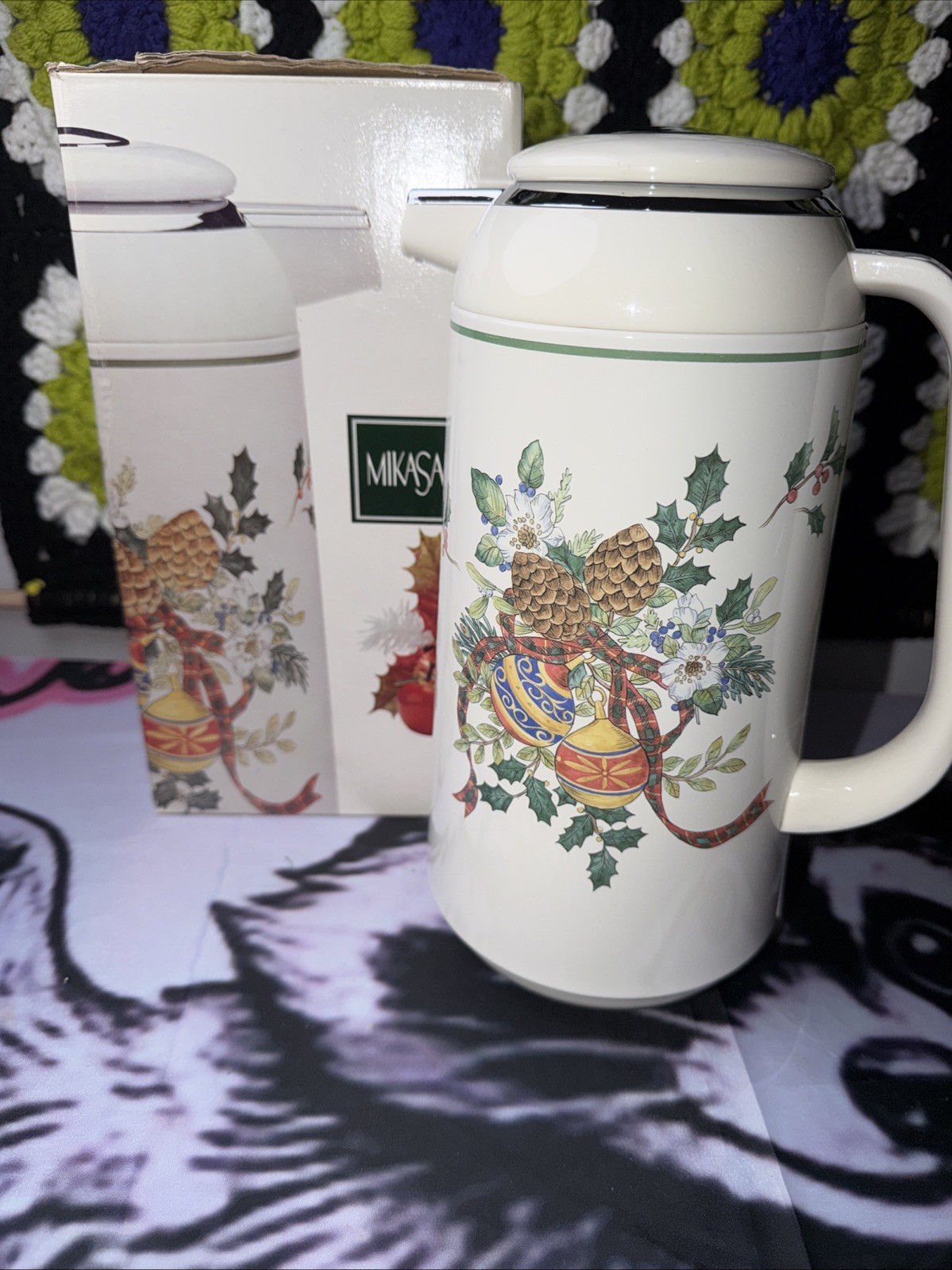 Vintage Mikasa Christmas FESTIVE SPIRIT Thermal Beverage Carafe/Server. Vintage Mikasa Christmas FESTIVE SPIRIT Thermal Beverage Carafe/Server.