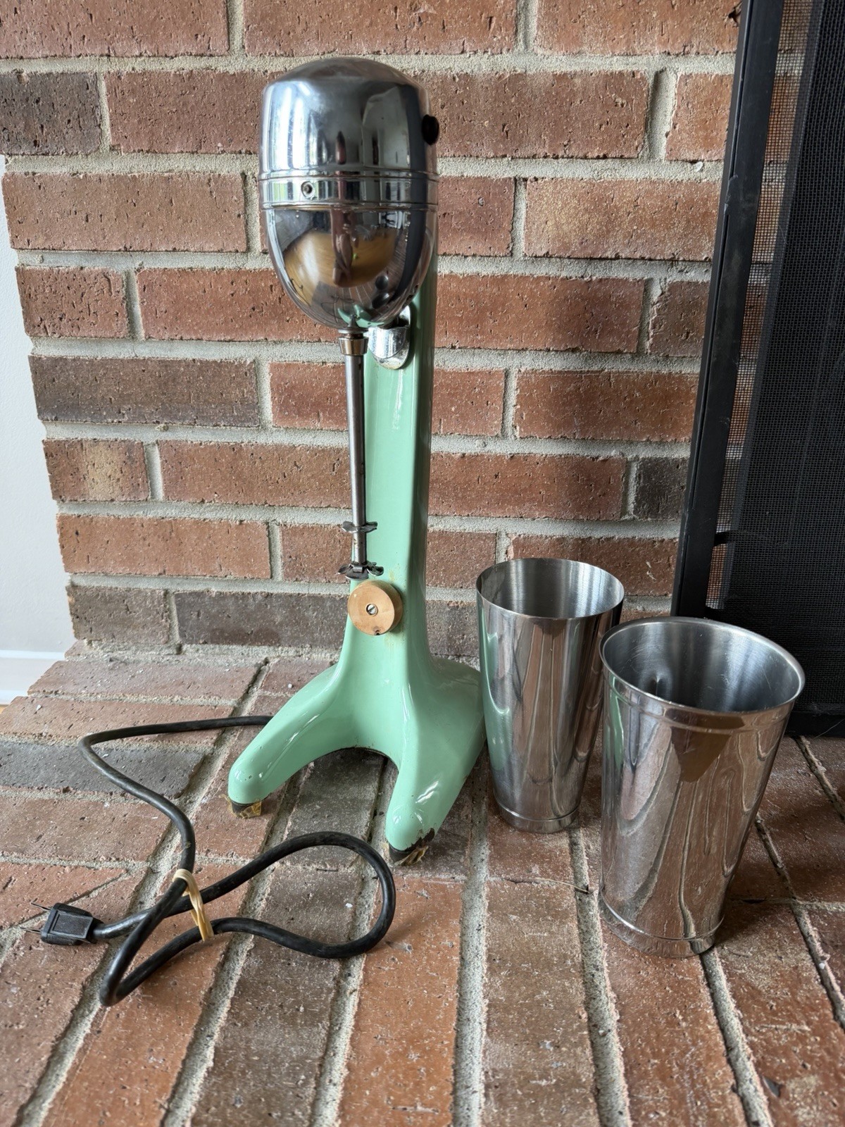 Vintage Hamilton Beach Milkshake Malt Mixer Jadite W/ Cups Lot Working Lg