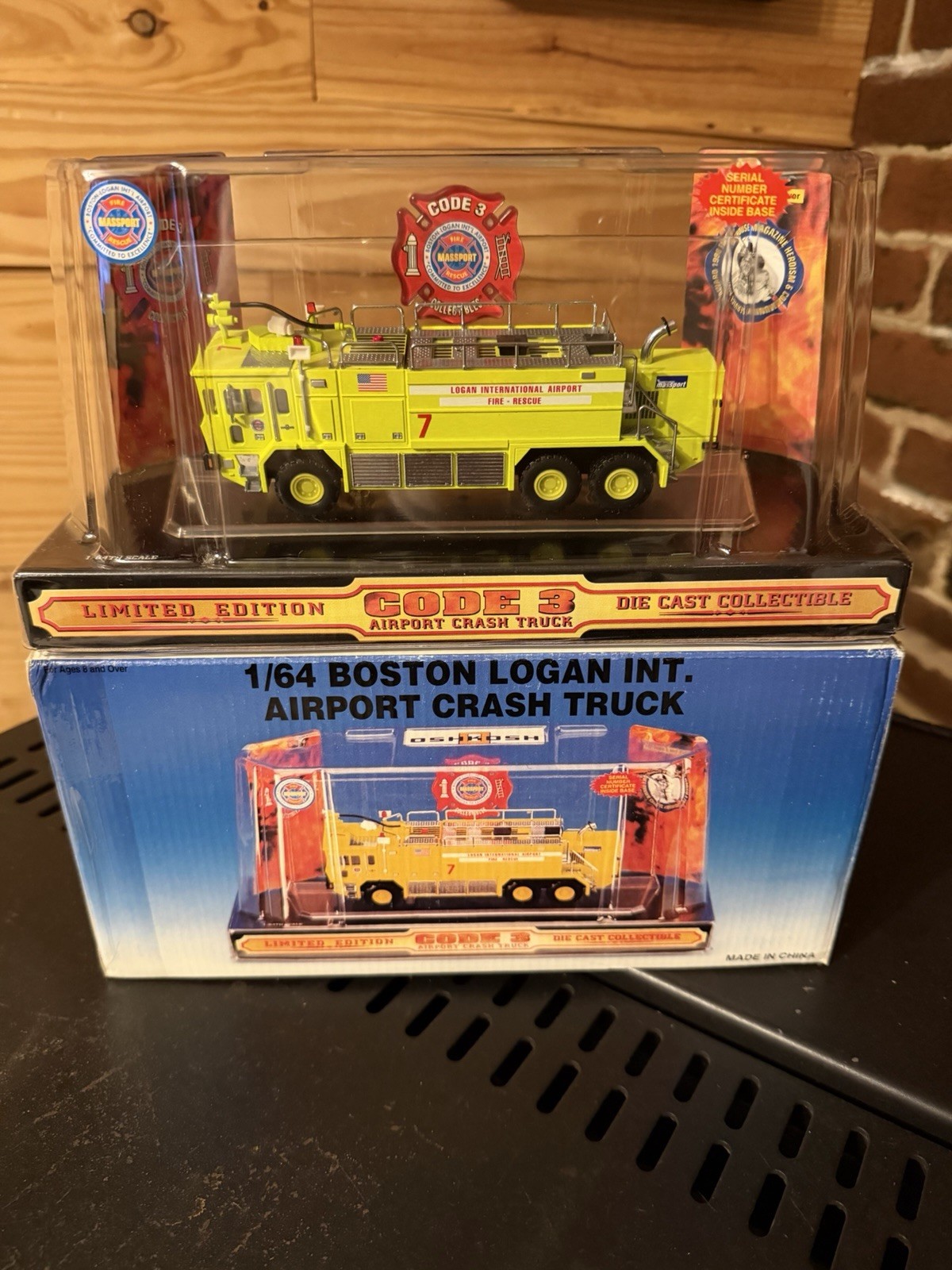 CODE 3 Boston Logan International Airport Crash Truck 1/64 CODE 3 Boston Logan International Airport Crash Truck 1/64