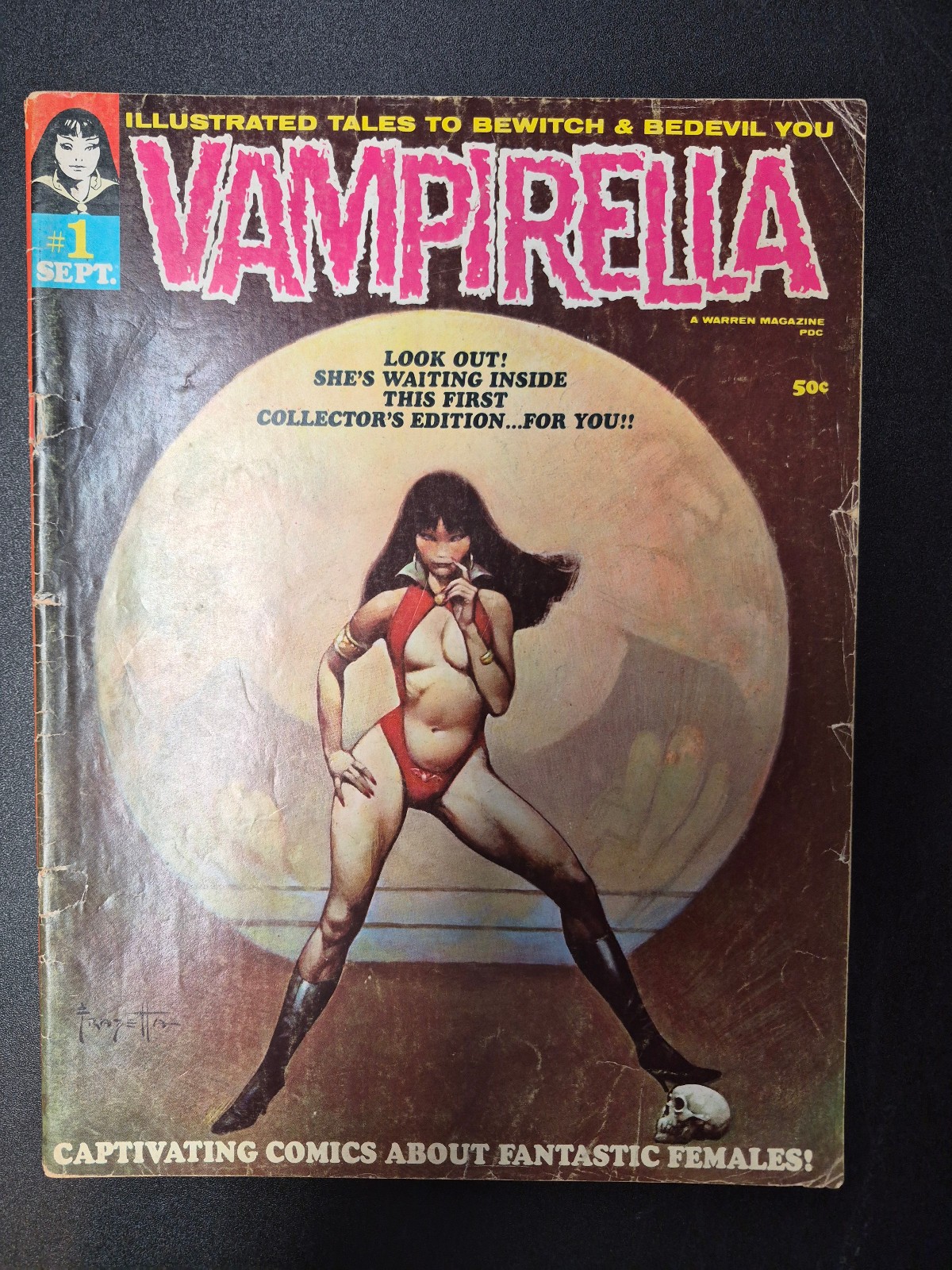 Vampirella #1 (Warren Publishing September 1969) Iconic Frazetta Cover Vampirella #1 (Warren Publishing September 1969) Iconic Frazetta Cover