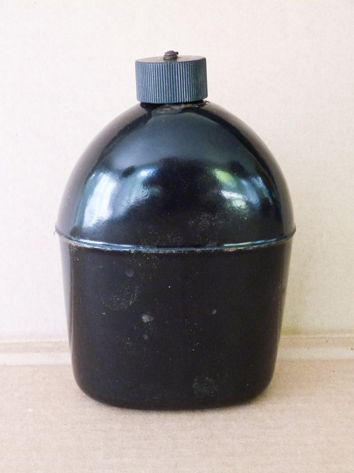 1942 US WWII US Military Black porcelain enamel Canteen made REP Co. Canton Ohio 1942 US WWII US Military Black porcelain enamel Canteen made REP Co. Canton Ohio