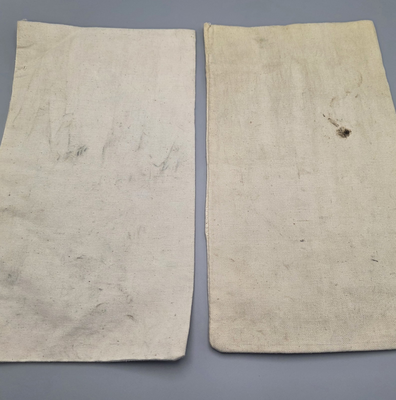 1970-80s Vintage Lot Of 2 Blank Canvas Bank Bags 1970-80s Vintage Lot Of 2 Blank Canvas Bank Bags