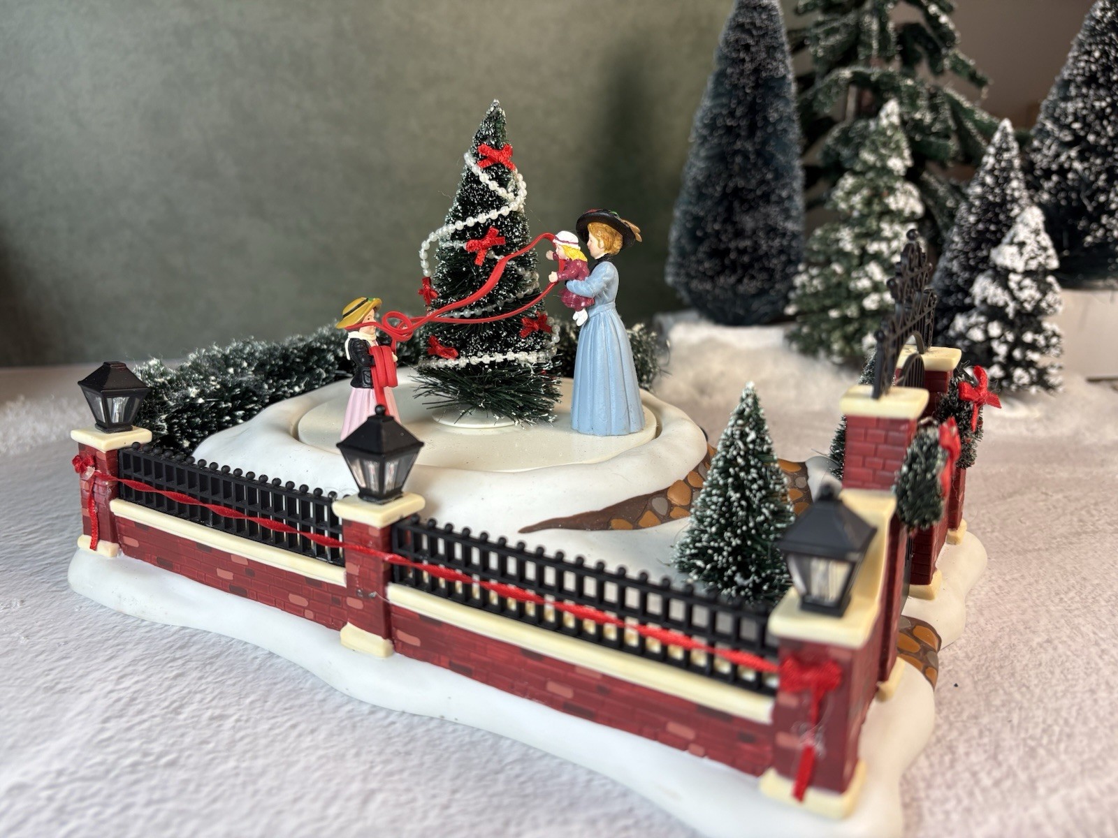 Dept 56 Dickens Village Victorian Christmas Scene 58588 Animated Musical