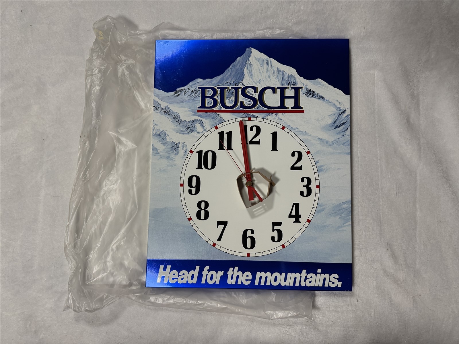 VINTAGE 1986 BUSCH BEER HEAD FOR THE MOUNTAINS METAL WALL CLOCK SIGN SIGNET VINTAGE 1986 BUSCH BEER HEAD FOR THE MOUNTAINS METAL WALL CLOCK SIGN SIGNET