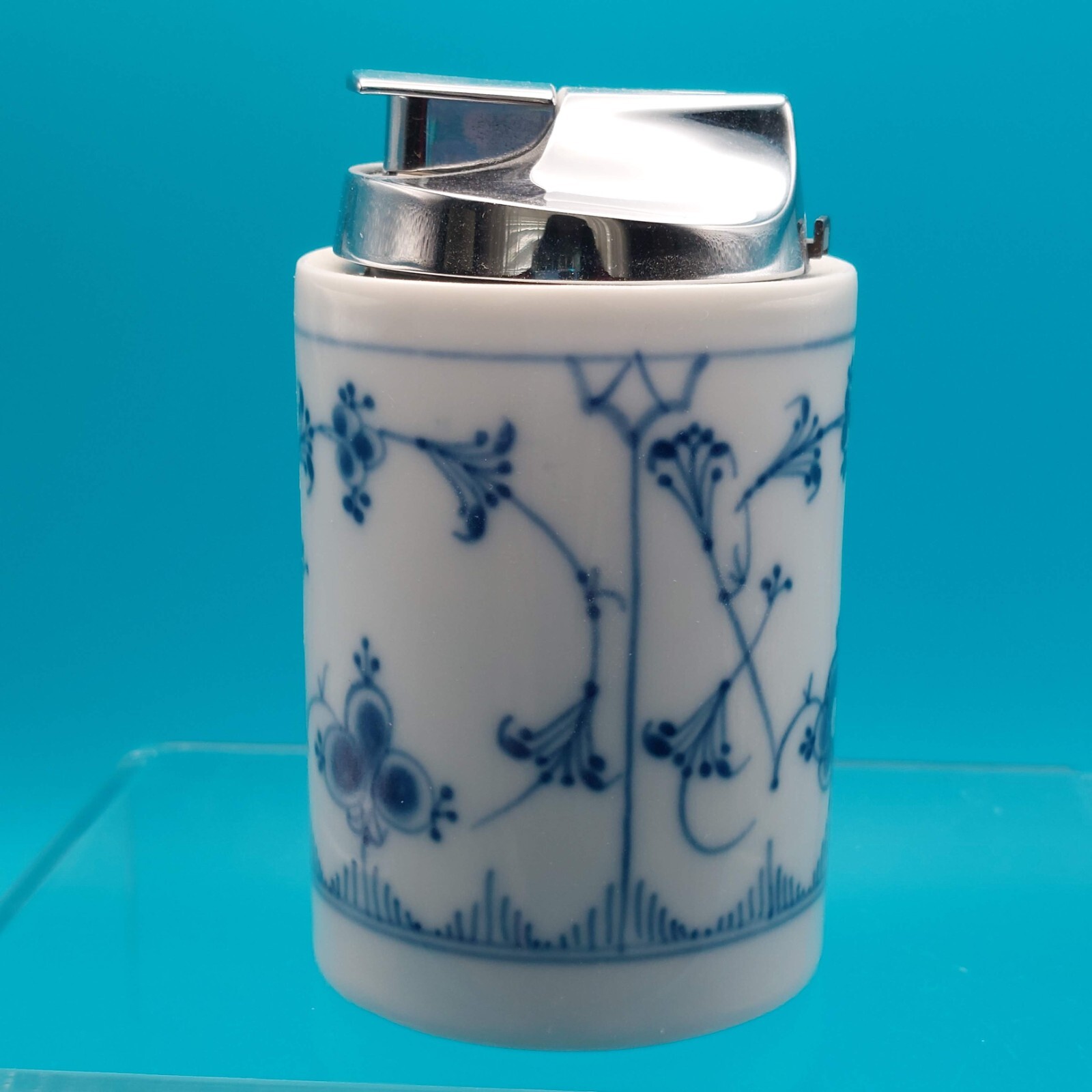 B & G Bing & Grondahl Lighter Blue Traditional 367 Denmark Copenhagen Clean B & G Bing & Grondahl Lighter Blue Traditional 367 Denmark Copenhagen Clean