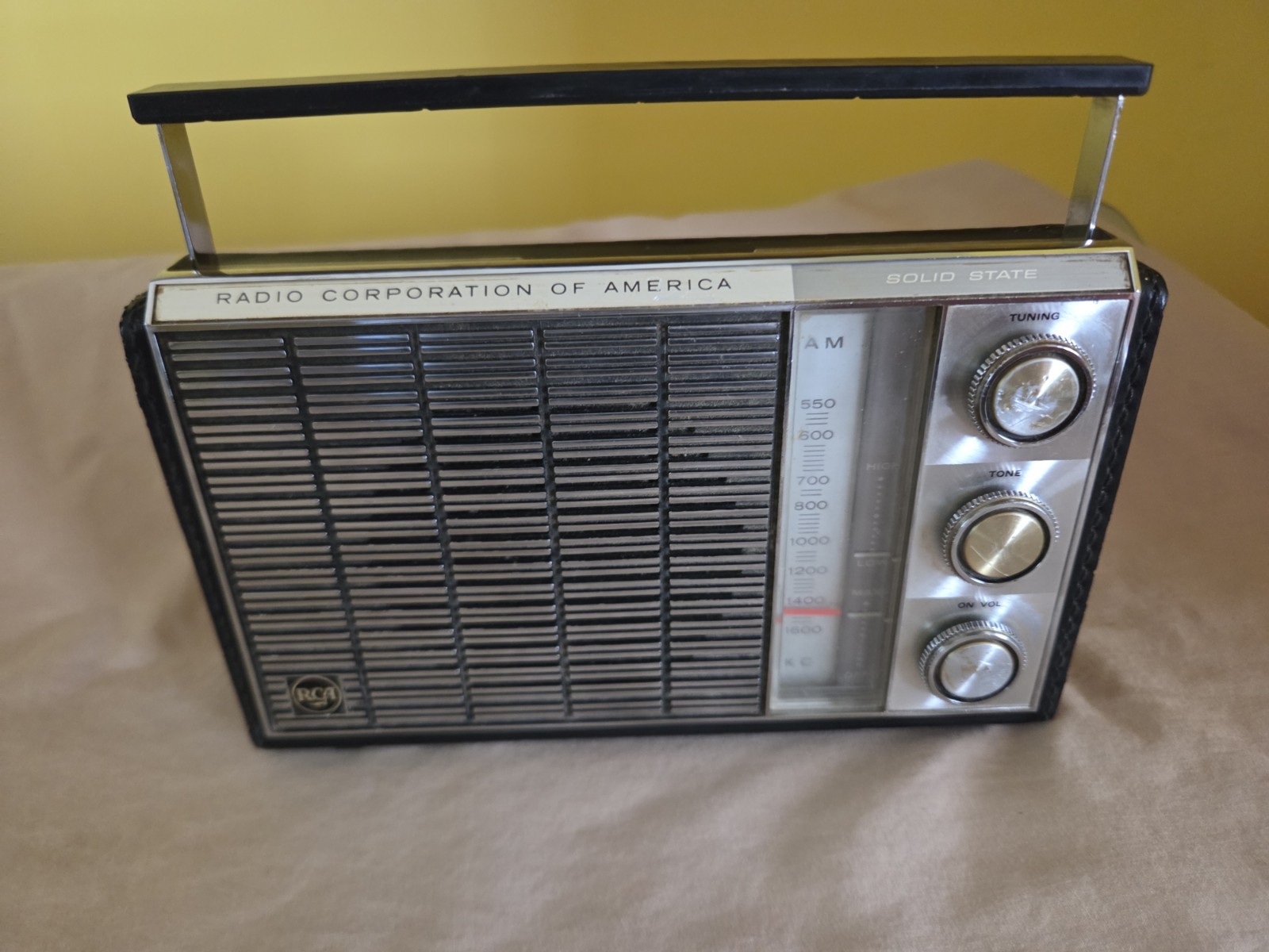 Vintage RCA Victor Globe Trotter Transistor AM Radio RJG42E Case WORKING Read