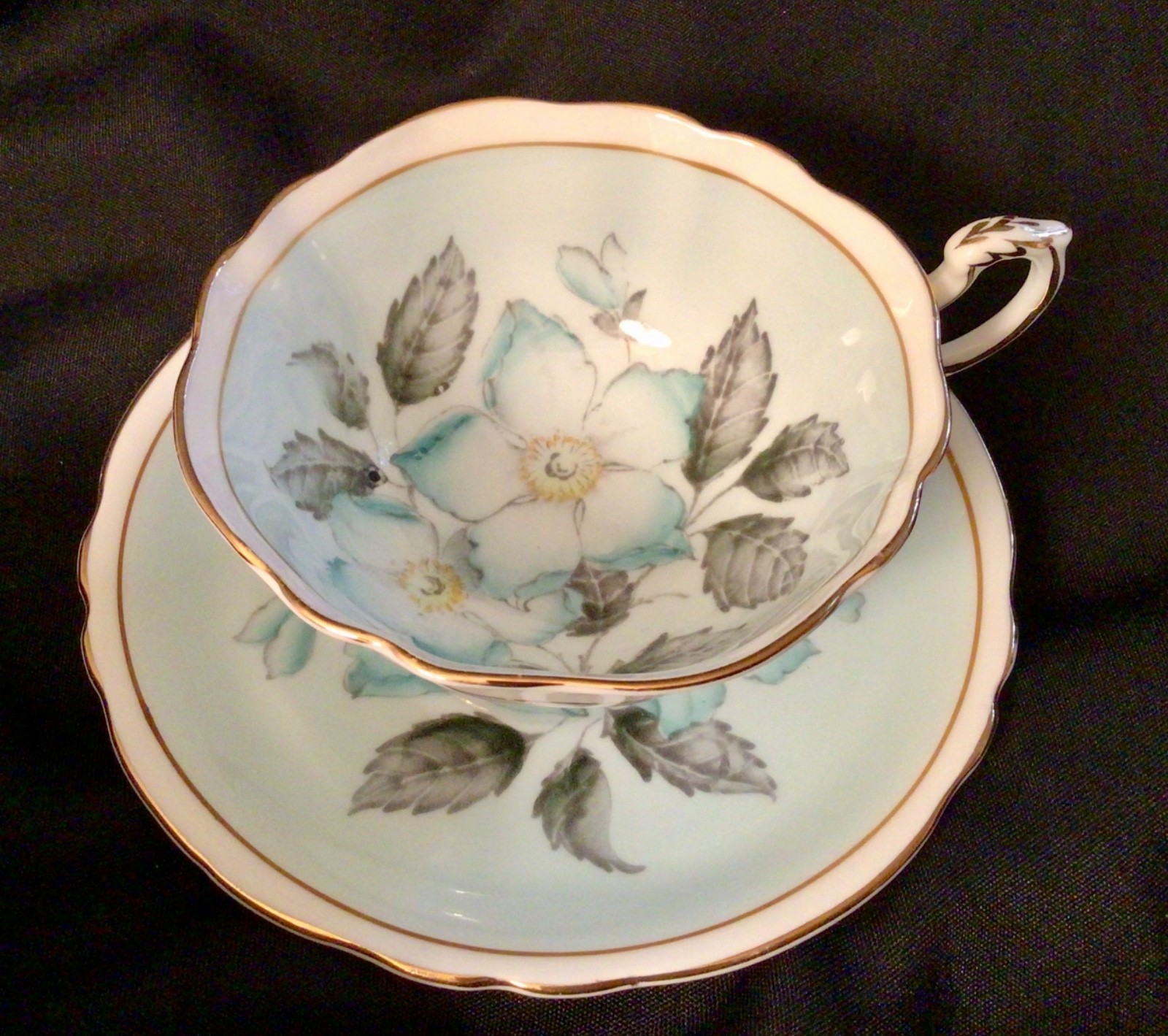 Vtg  Paragon Double Warrant Fine Bone China Tea Cup & Saucer Blue Dogwood Flower