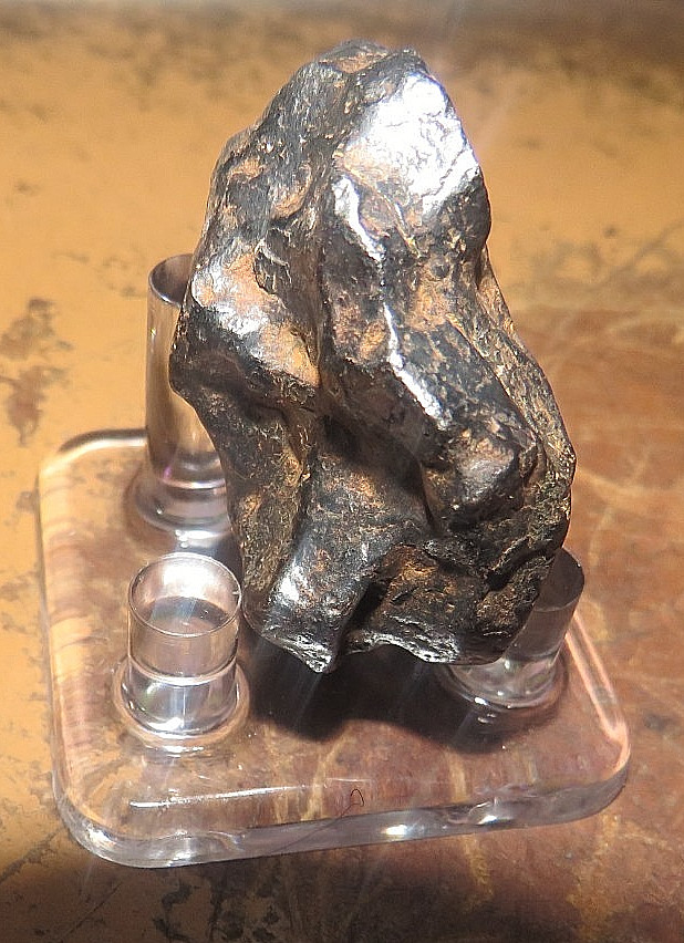 44 gm . CANYON DIABLO IRON METEORITE  MUSEUM GD ARIZONA . JAL