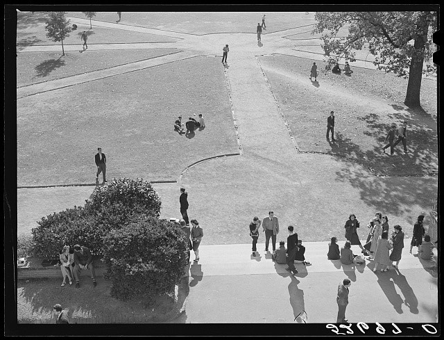 Photo:Chapel Hill North Carolina 1939 UNC Campus Students Walkway
