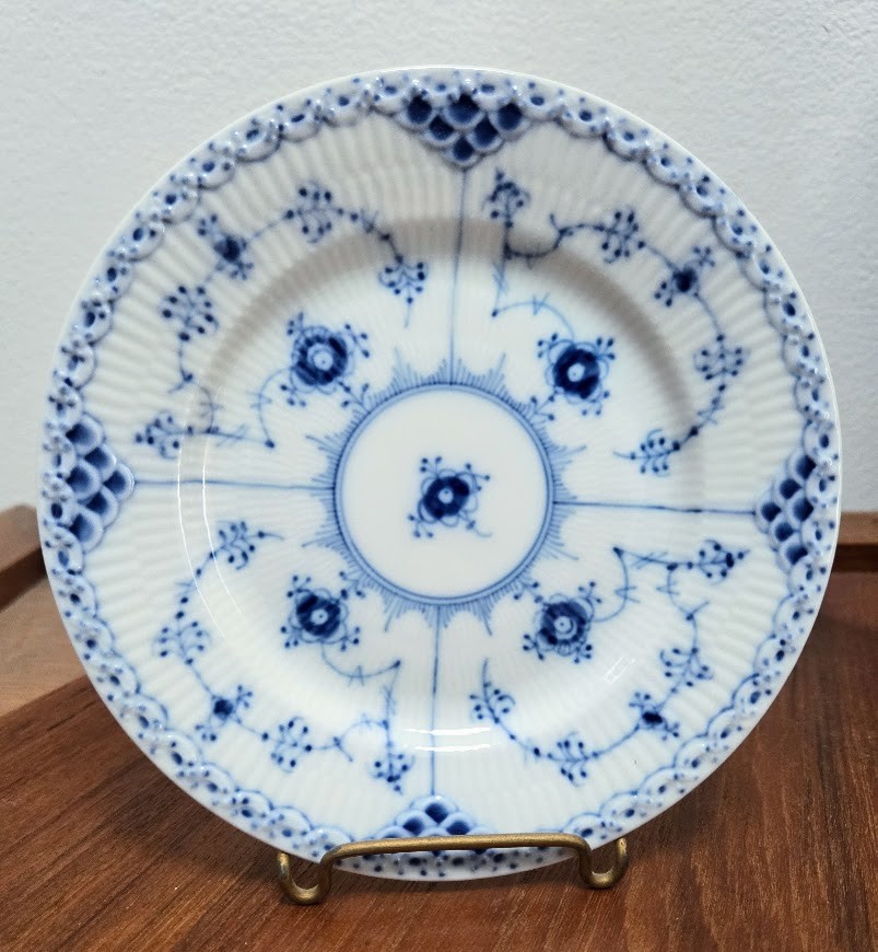 Vintage Royal Copenhagen Blue Fluted Half Lace Bread Plate #575 First Quality