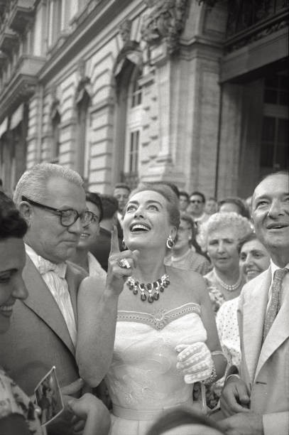 The American actress Joan Crawford pointing up surrounded by crowd- Old Photo The American actress Joan Crawford pointing up surrounded by crowd- Old Photo