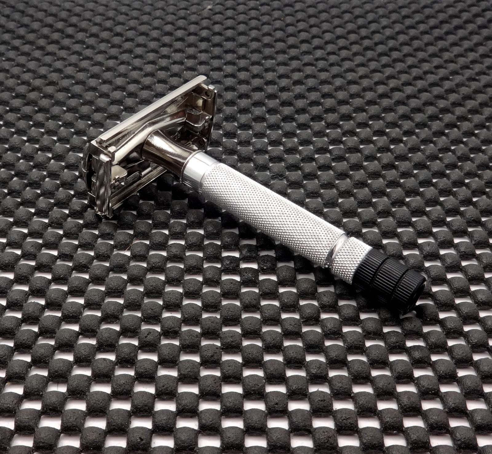 Vintage 1951 Gillette Black Tip Super Speed DE Safety Razor  W3 Nice & Clean